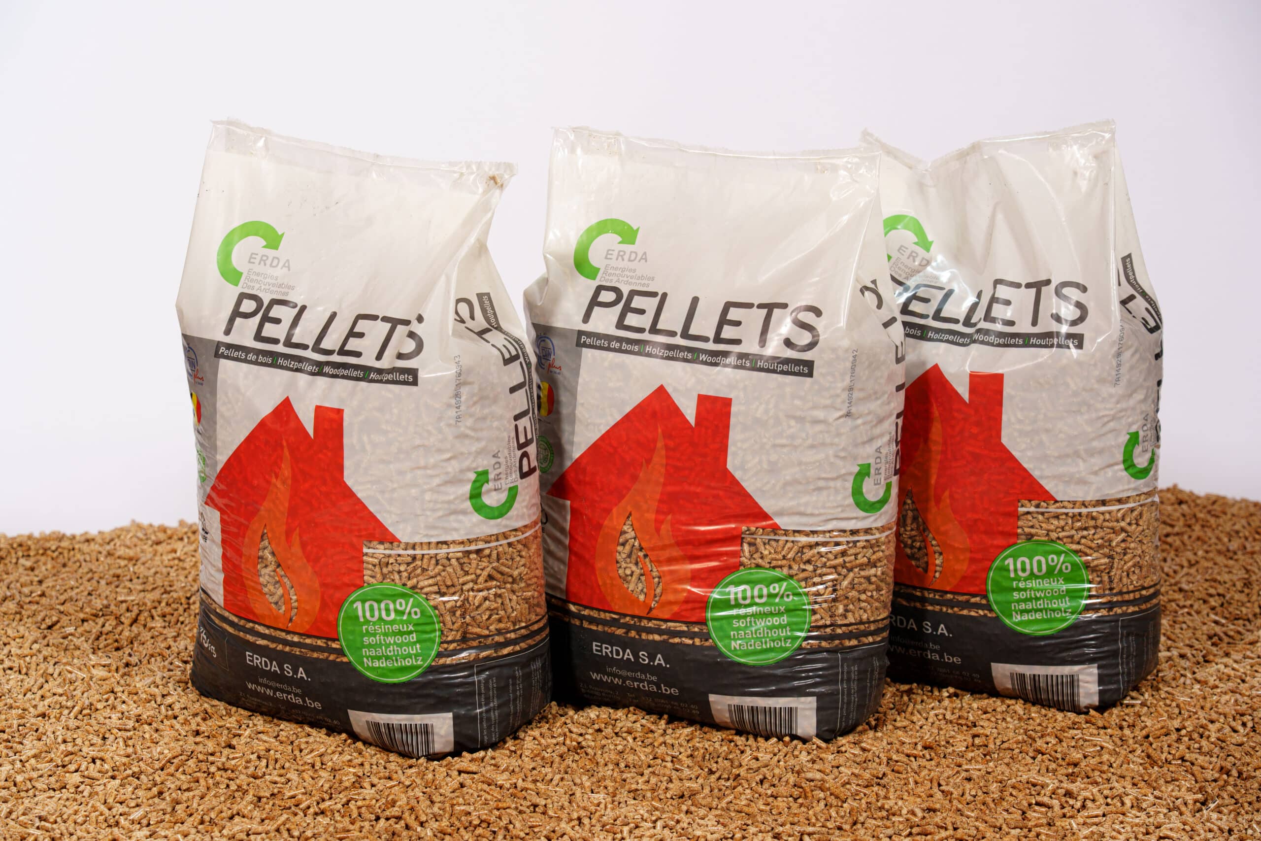 trois sacs de pellets de bois ERDA